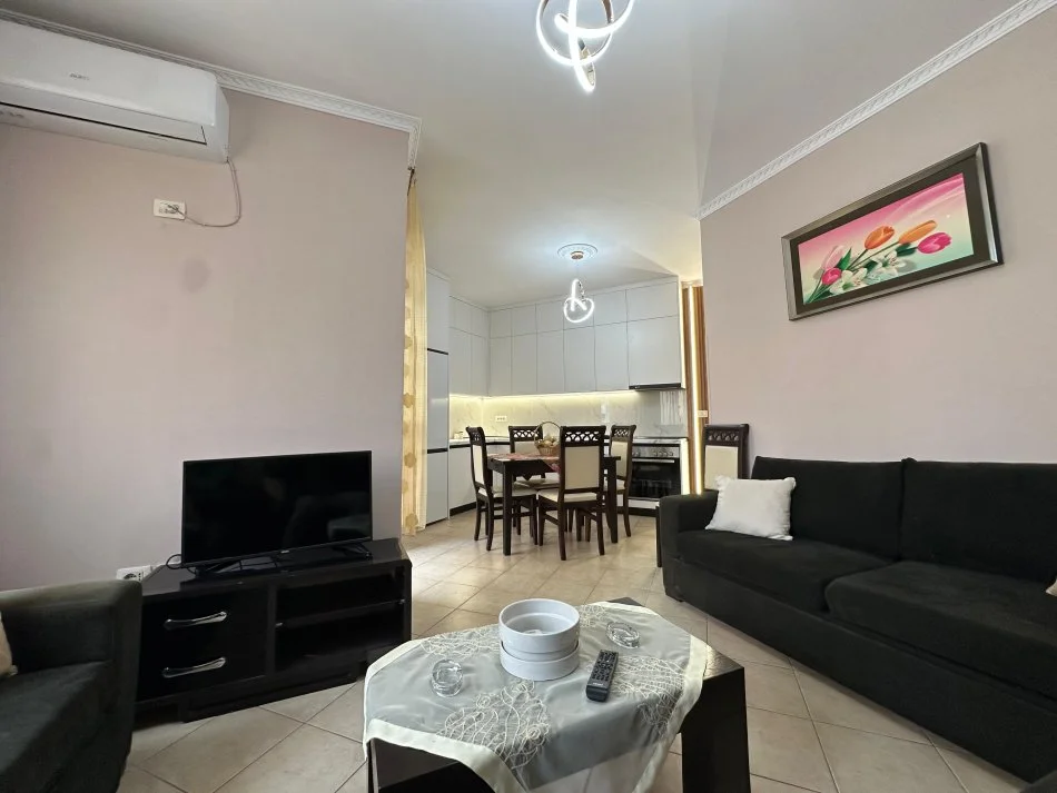 Tirane, jepet me qera apartament 1+1 Kati 3, 60 m² 450 € 