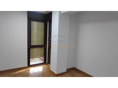 Qera, Ambient biznesi, "Torre Drin – Bussines & Shopping Center", Tiranë. AREA40358