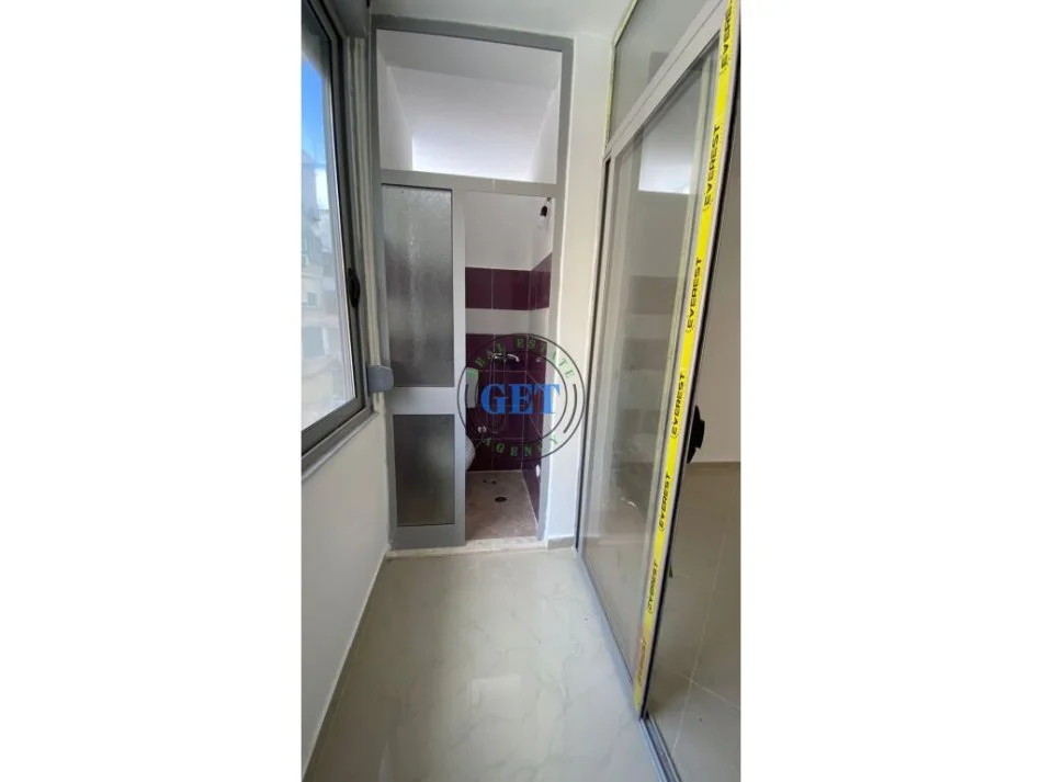 Durres, jepet me qera apartament 3+1+Ballkon Kati 1, 96 m² 300 € (Stacioni i Trenit)