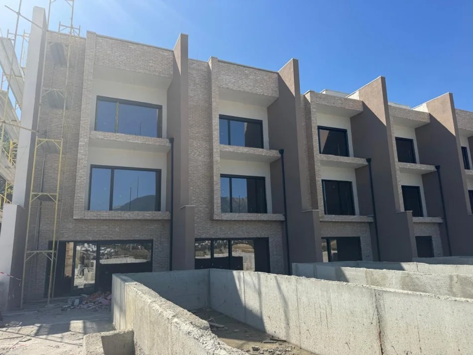 Tirane, shitet Vile 3 Katshe , 473.000 € 