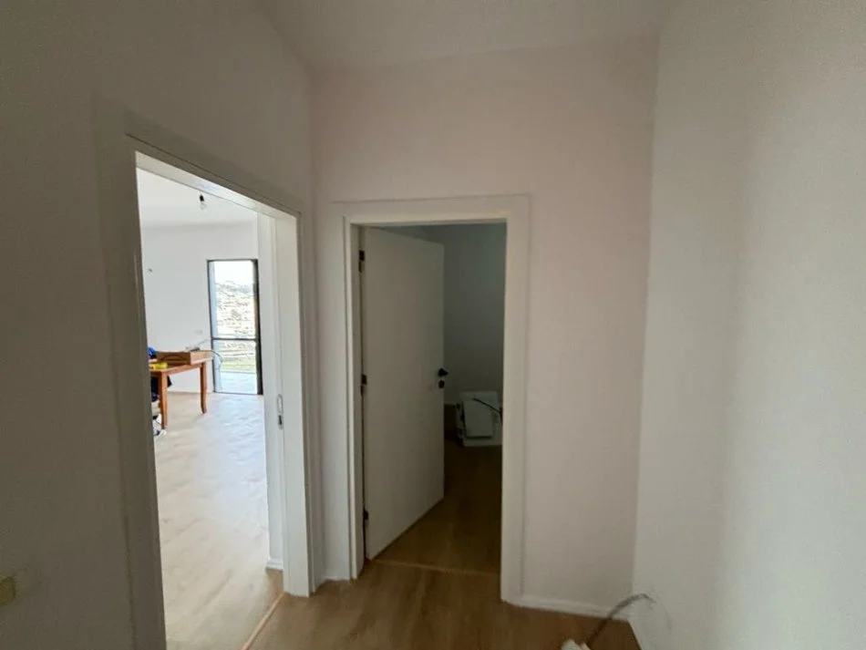 Tirane, jepet me qera apartament 2+1+Aneks+Ballkon , 100 m² 400 € (Bulevardi Migjeni)