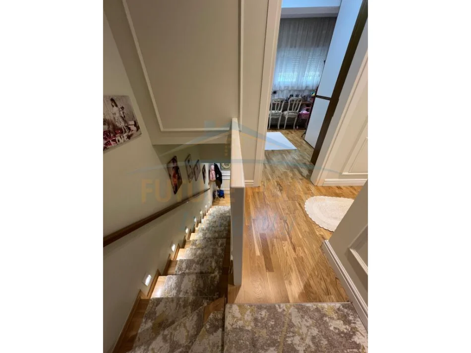 Tirane, shes apartament duplex 3+1+Ballkon Kati 1, 181 m² 310.000 € (Rezidenca Kodra e Diellit 2)