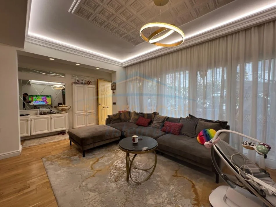 Tirane, shitet apartament duplex 3+1+Ballkon Kati 1, 181 m² 370.000 € (Kodra e Diellit 2)