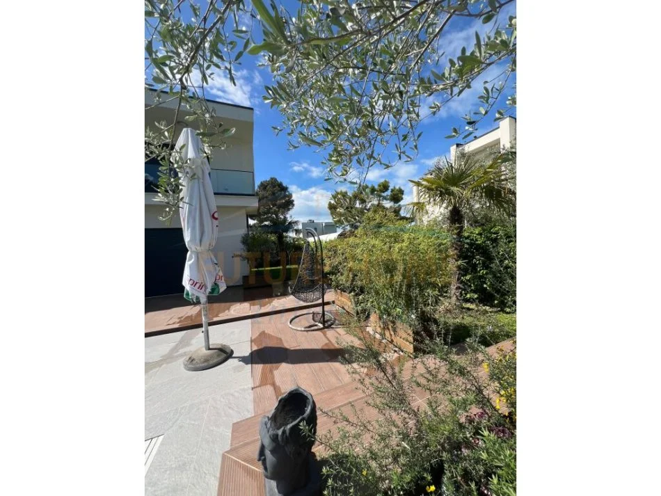 Gjiri Lalezit | Hamallaj, jepet me qera Vile 2 Katshe Kati 0, 500 m² 3.200 € (Vala Mar residence , Gjiri Lalzit.)