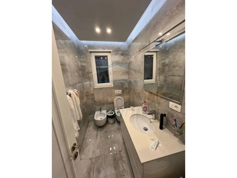 Gjiri Lalezit | Hamallaj, jepet me qera Vile 2 Katshe Kati 0, 500 m² 3.200 € (Vala Mar residence , Gjiri Lalzit.)