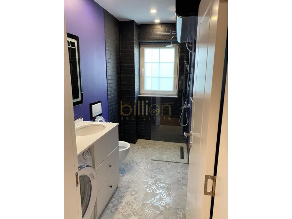 Tirane, jepet me qera 1+1 , 80 m² 800 € (Ish Blloku)