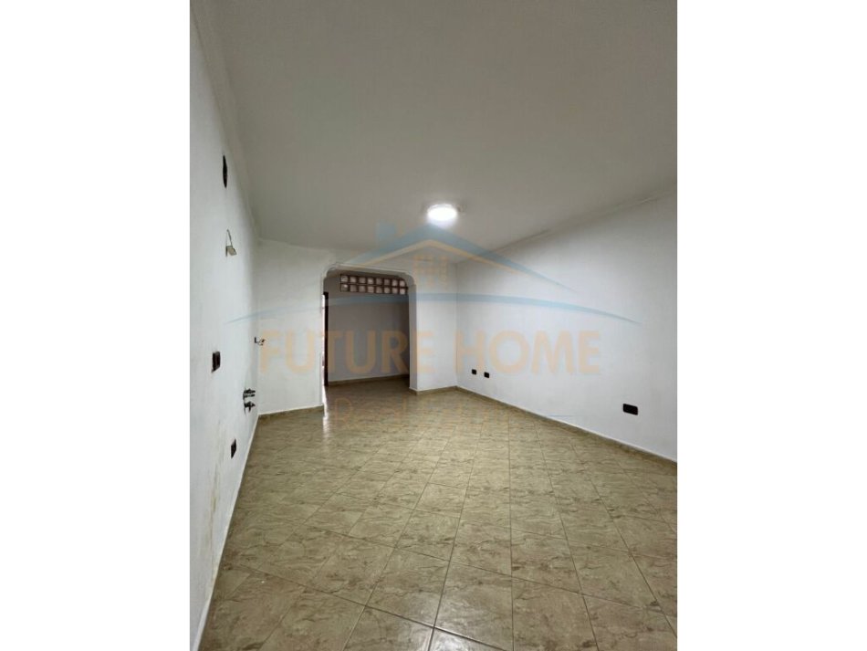 Tirane, jepet me qera apartament 2+1 Kati 3, 96 m² 700 € 
