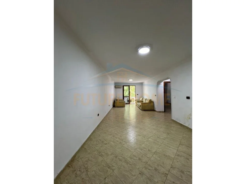 Tirane, jepet me qera apartament 2+1 Kati 3, 96 m² 700 € (Sheshi Willson)