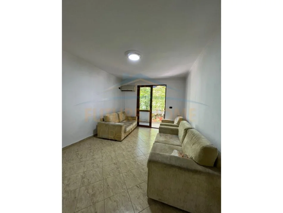 Tirane, jepet me qera apartament 2+1 Kati 3, 96 m² 700 € 