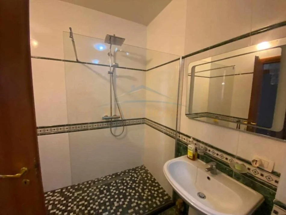 Tirane, jepet me qera apartament 2+1 Kati 6, 109 m² 750 € (Pazari i Ri)