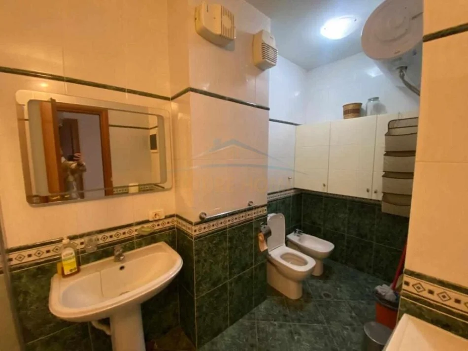 Tirane, jepet me qera apartament 2+1 Kati 6, 109 m² 750 € (Pazari i Ri)