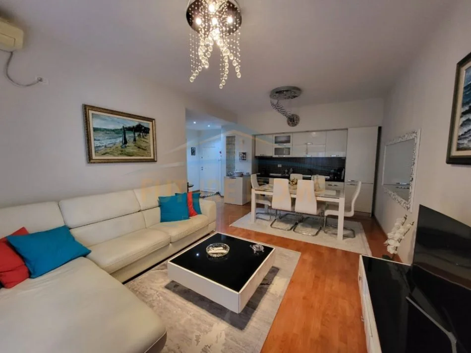 Durres, jepet me qera apartament 2+1 Kati 4, 100 m² 800 € (Vollga, Durres)