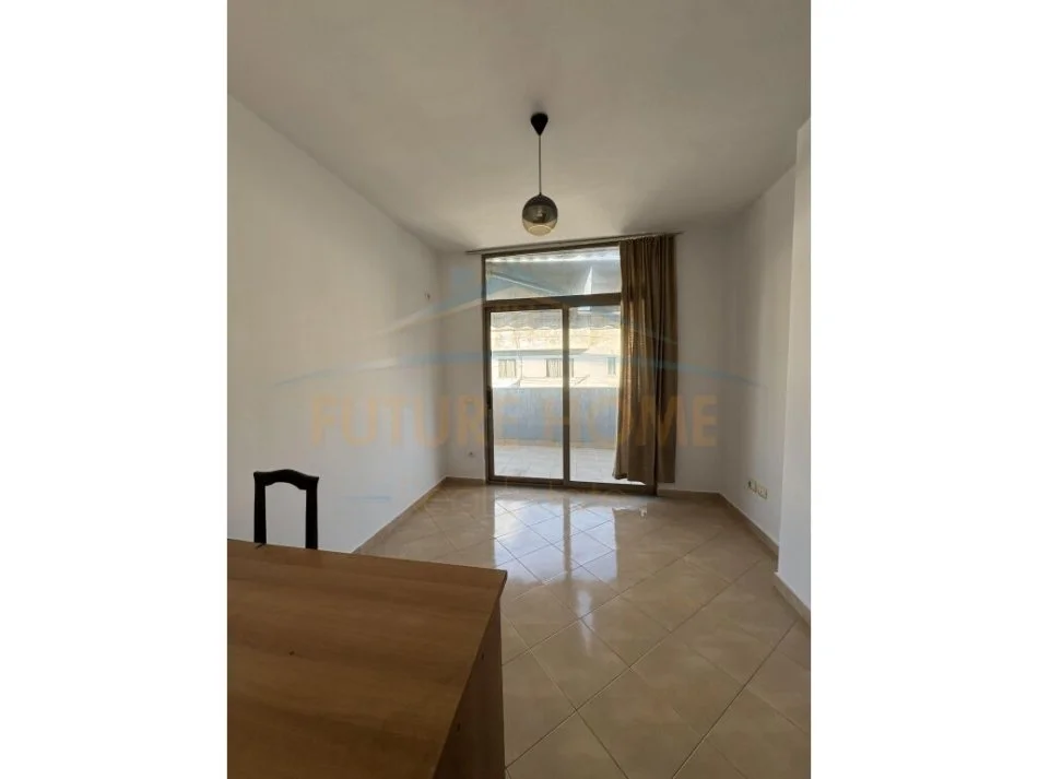 Qera, Apartament 3+1+2+Post Parkimi, Unaza e Re.UNA40437