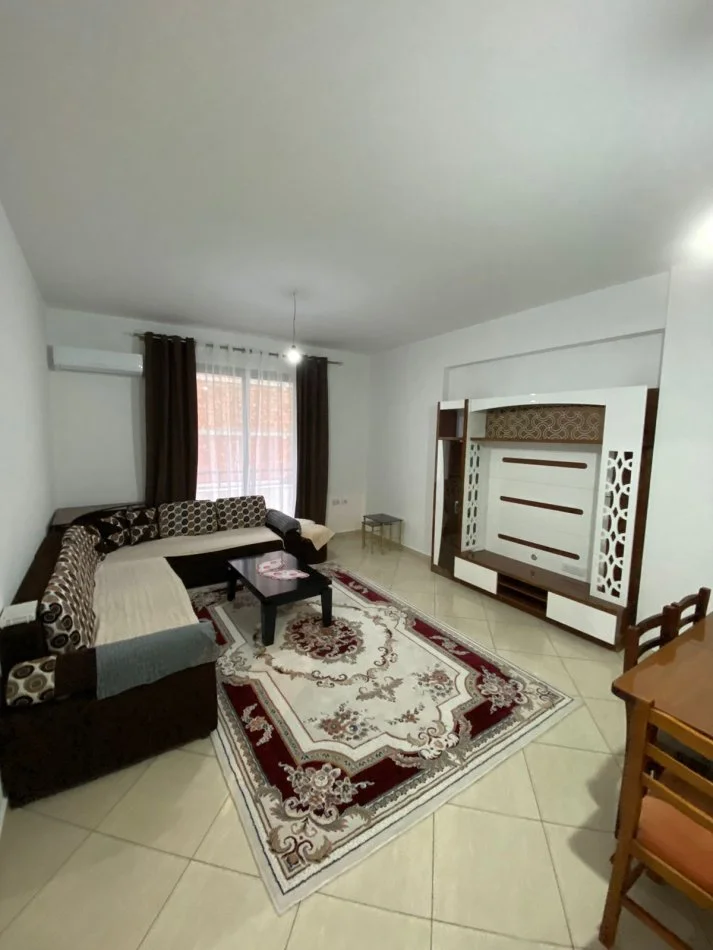 Tirane, jepet me qera apartament 2+1+Ballkon Kati 2, 105 m² 500 € (Astir Prane Rrethrrotullimit (Big Pjata))
