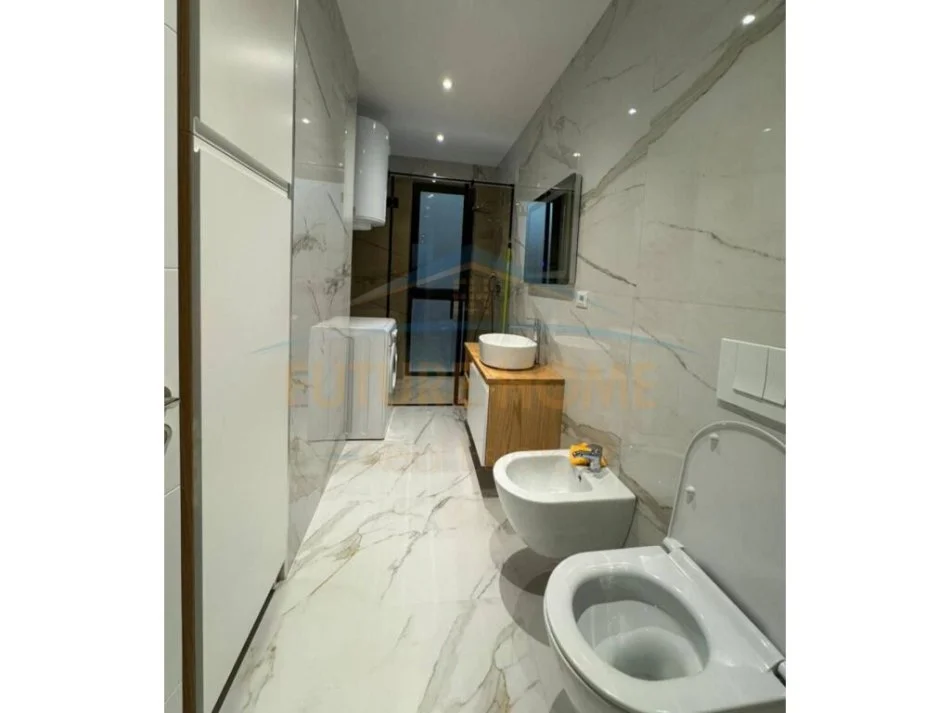 Tirane, jepet me qera apartament 2+1 Kati 4, 95 m² 850 € (Unaza e Re)