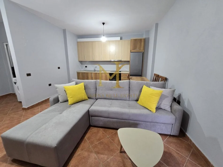 Durres, jepet me qera apartament 1+1+Ballkon Kati 2, 68 m² 350 € (plazh hekurudha,durres)