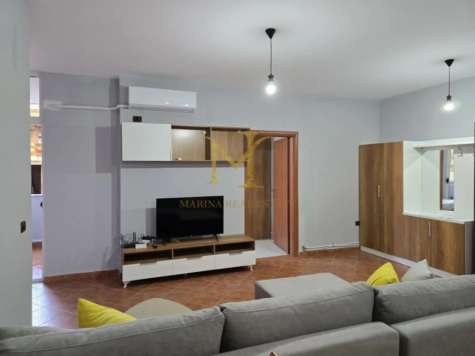Durres, jepet me qera apartament 1+1+Ballkon Kati 2, 68 m² 350 € (plazh hekurudha,durres)
