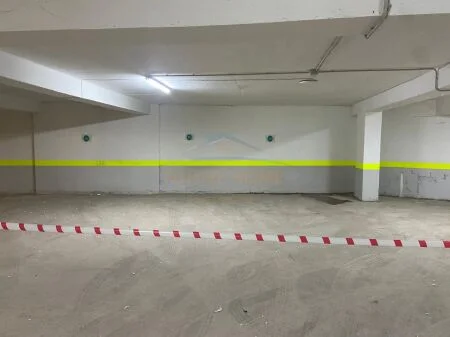 Qera, Poste Parkimi, në Rrugën e Dibrës, Tiranë. AREA40496