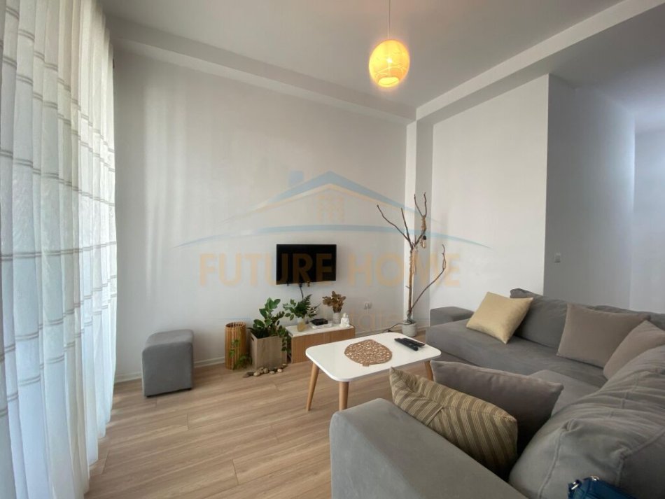Tirane, jepet me qera apartament 2+1+Ballkon Kati 5, 90 m² 600 € (Rruga Jordan Misja)
