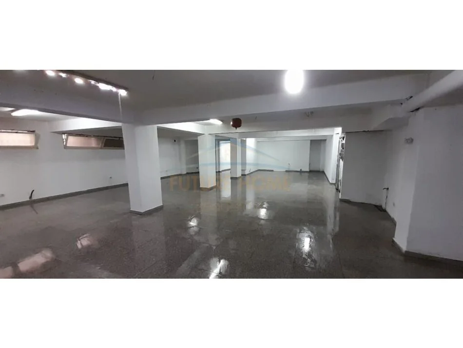 Tirane, jepet me qera ambjent biznesi , Kati -1, 200 m2 1,500 € (Rruga Mine Peza)