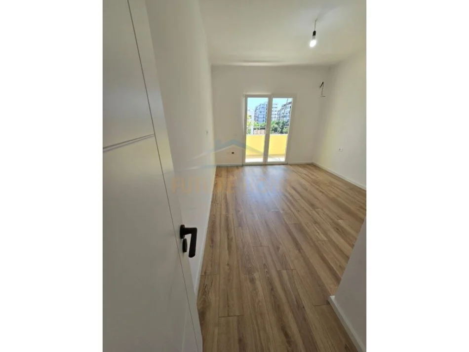 Tirane, shes apartament 1+1, Kati 4, 63 m2 120,000 € (Riza Cerova)