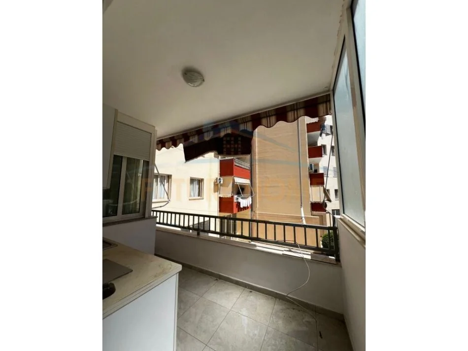 Tirane, jepet me qera apartament 2+1 Kati 2, 89 m² 400 € (Fresk)