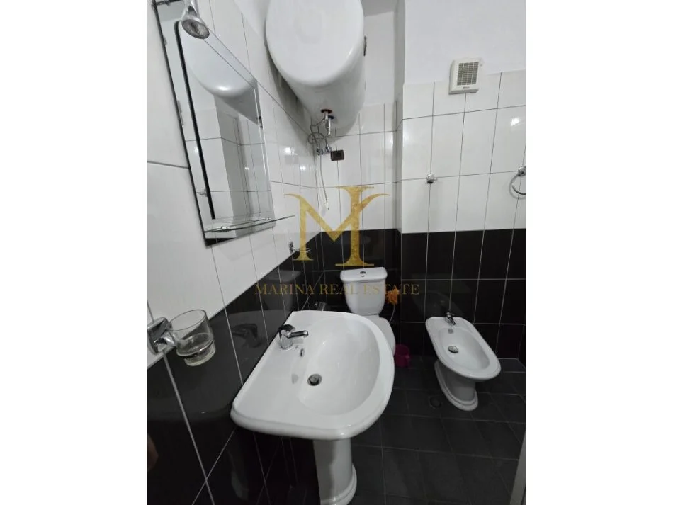 Durres, jepet me qera apartament 1+1+Ballkon Kati 2, 68 m² 350 € (plazh hekurudha,durres)