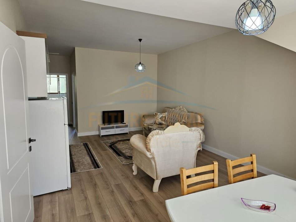 Tirane, jepet me qera apartament 1+1 Kati 5, 70 m² 550 € (Rr.Rexhep Jella)