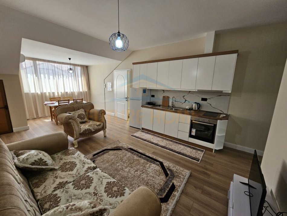 Tirane, jepet me qera apartament 1+1 Kati 5, 70 m² 550 € (Rr.Rexhep Jella)