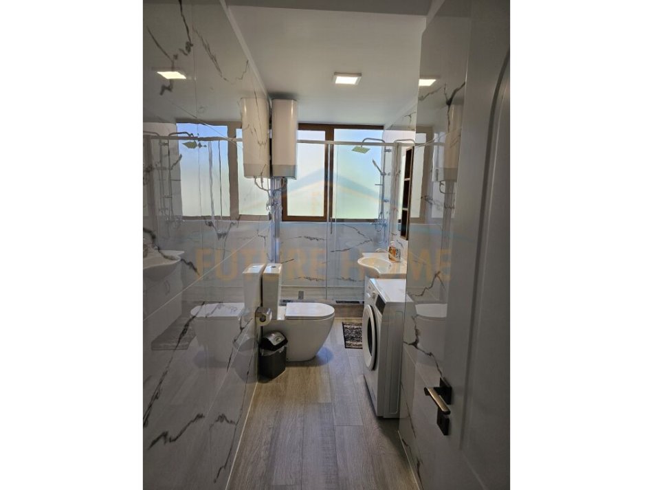 Tirane, jepet me qera apartament 1+1 Kati 5, 70 m² 550 € (Rr.Rexhep Jella)