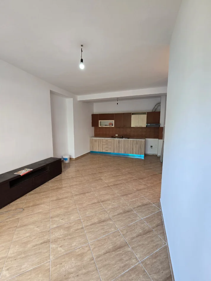 Tirane, jepet me qera apartament 2+1+Ballkon Kati 1, 97 m² 401 € (Astir)