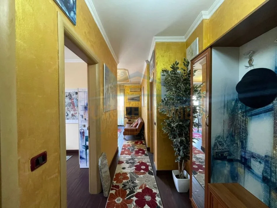 Durres, jepet me qera apartament 2+1+Ballkon Kati 5, 80 m² 650 € (Vollga)