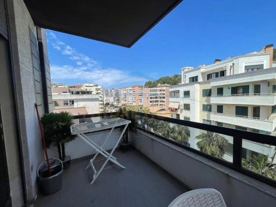 Durres, jepet me qera apartament 2+1+Ballkon Kati 5, 80 m² 650 € (Vollga)