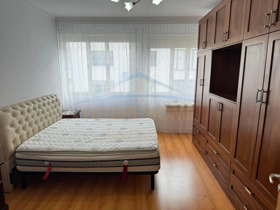Tirane, shes apartament 2+1+Ballkon Kati 6, 102 m² 120.000 € (rruga besim alla)