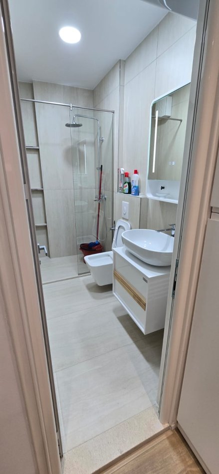 Tirane, jepet me qera apartament 1+1 Kati 3, 65 m² 780 € (komuna e parisit)
