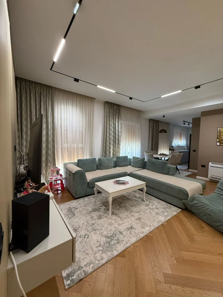 Tirane, shitet apartament 2+1+Ballkon Kati 6, 125 m² 250.000 € (Ali Dem)