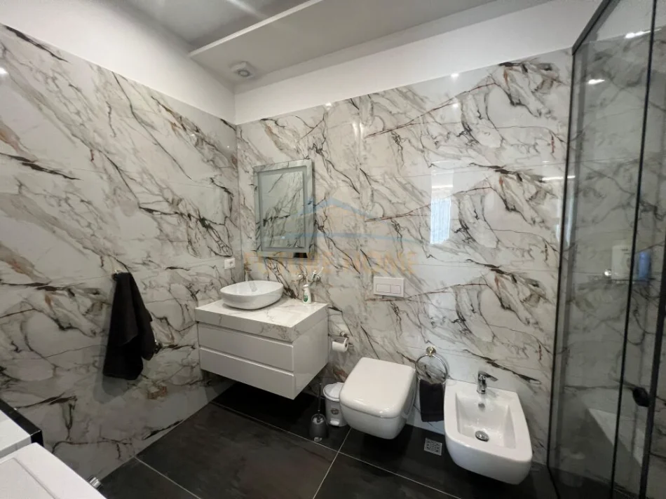 Tirane, jepet me qera apartament 2+1 Kati 1, 104 m² 2.000 € (Liqeni i Thatë, Tiranë)