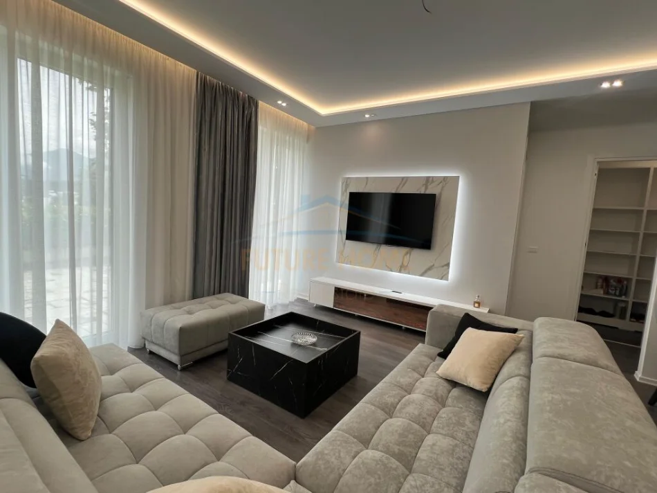 Tirane, jepet me qera apartament 2+1+Ballkon Kati 1, 104 m² 2.000 € (Kompleksi Forest)