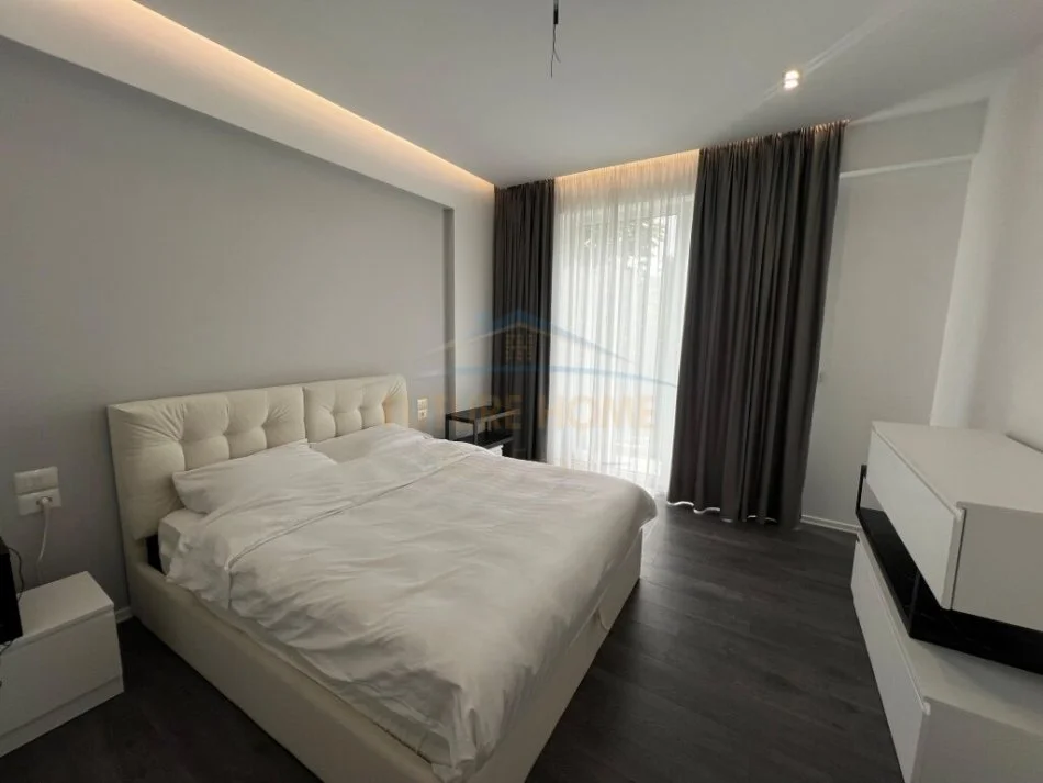 Tirane, jepet me qera apartament 2+1, Kati 1, 120 m2 2,000 € (Liqeni i thate)