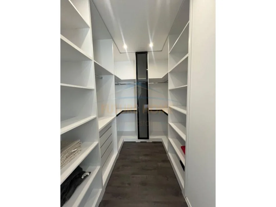 Tirane, jepet me qera apartament 2+1, Kati 1, 120 m2 2,000 € (Liqeni i thate)