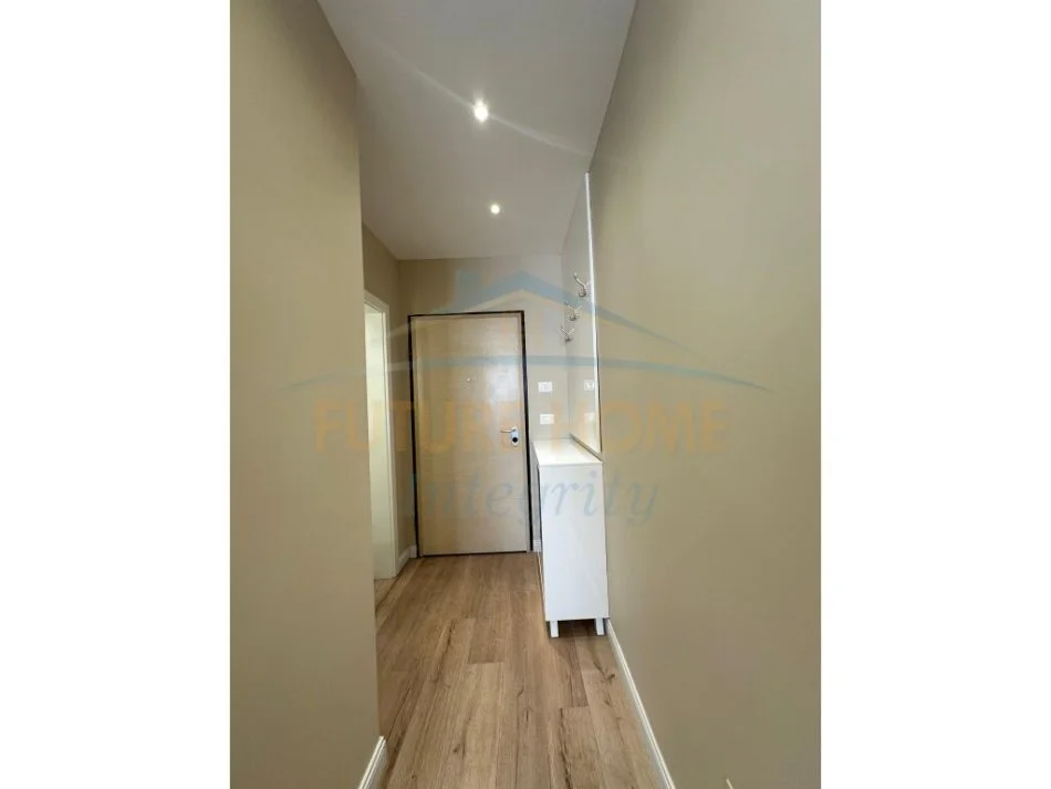 Tirane, jepet me qera apartament 2+1+Ballkon Kati 6, 82 m² 700 € (Stacioni i Trenit)