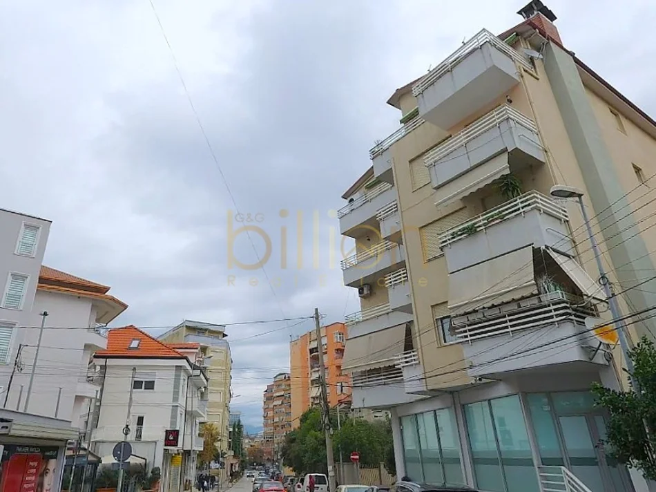 Tirane, jepet me qera 3+1 , 152 m² 620 € (Universiteti Marin Barleti)