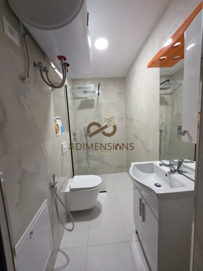 Jepet me qera apartament tek rrugen Mine Peza, me siperfaqe 120 m2, ne katin e trete. Tipologjia 4+1.