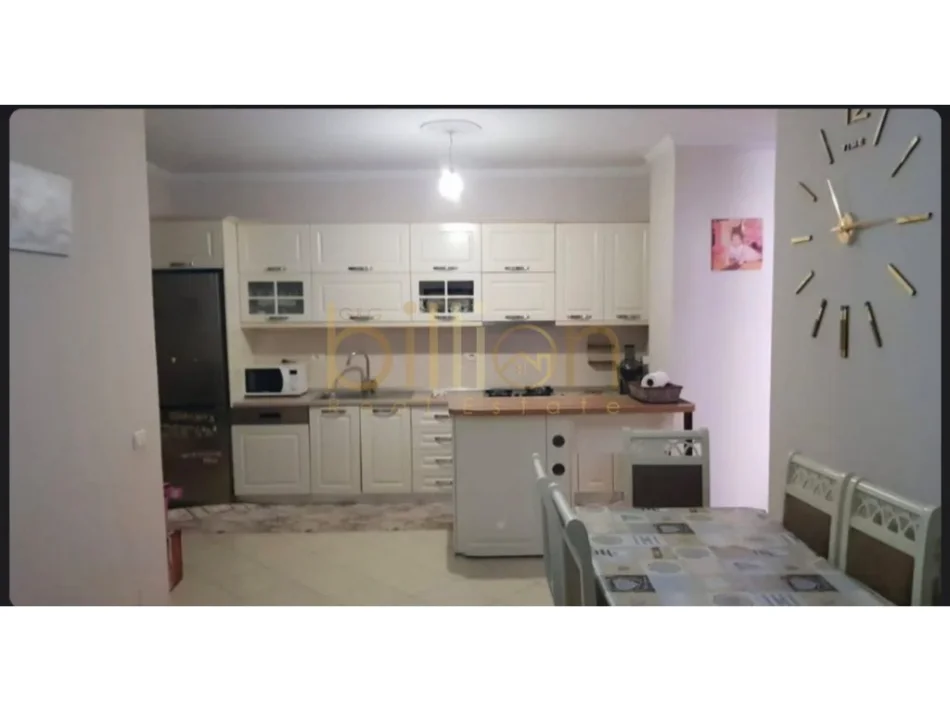 Tirane, jepet me qera,apartament 2+1 ,90m² (Yzberisht)