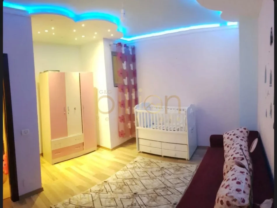 Tirane, jepet me qera,apartament 2+1 ,90m² (Yzberisht)