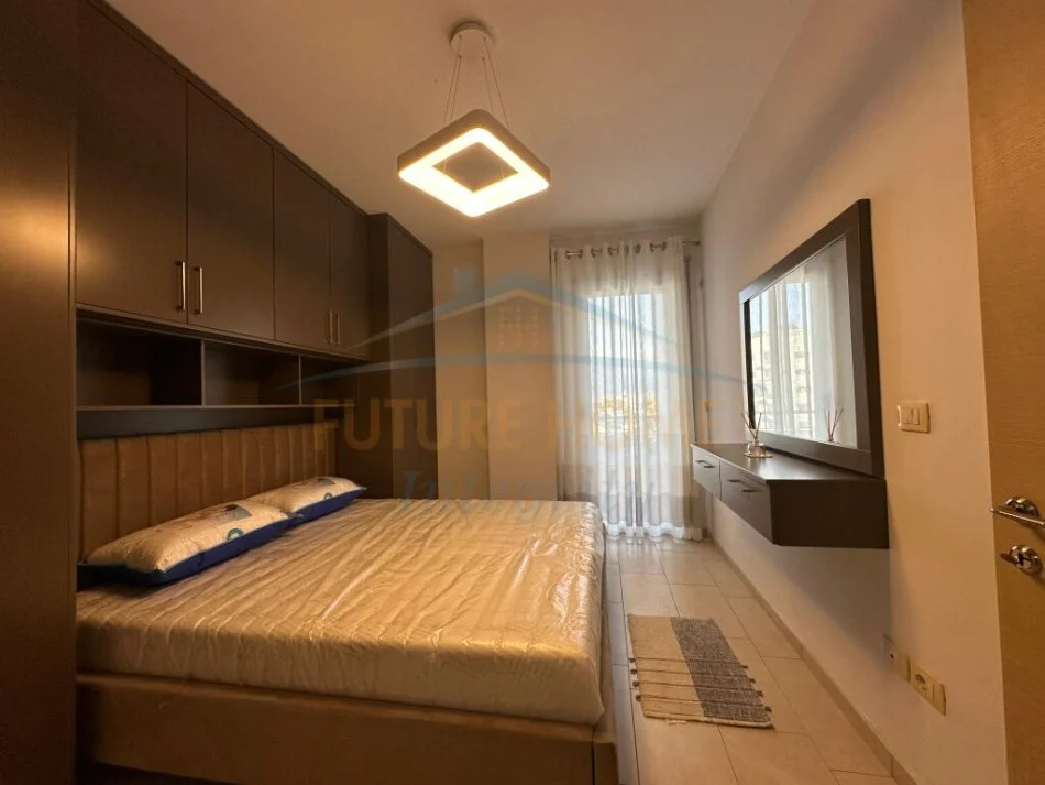 Tirane, jepet me qera apartament 3+1+Ballkon Kati 4, 120 m² 600 € (Unaza e Re)