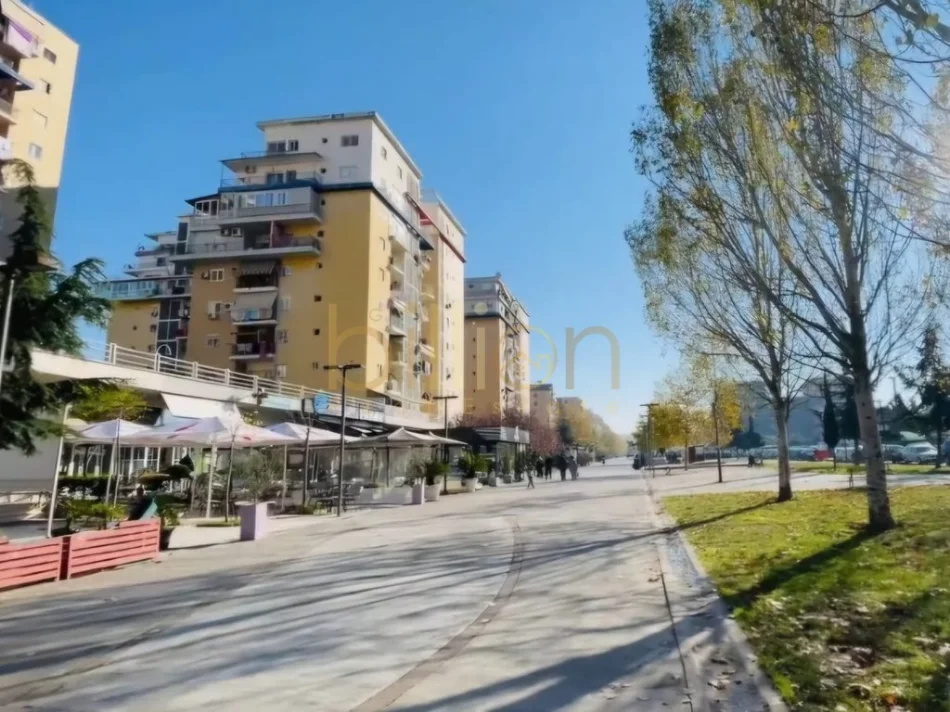 Tirane, shitet 3+1 , 166 m² (Ish Fusha Aviacionit)