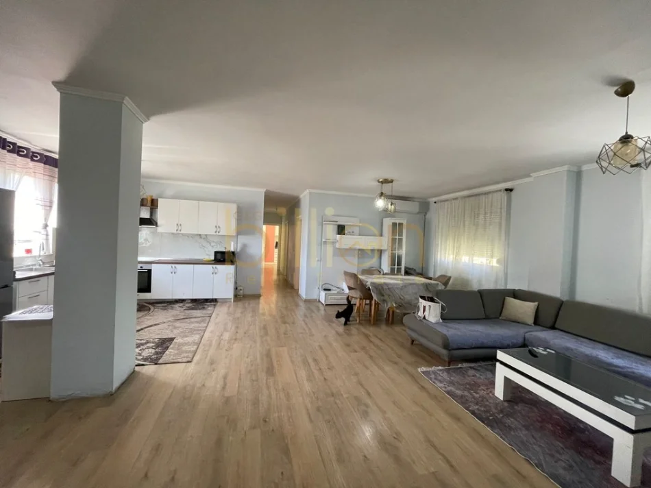 Tirane, shitet 3+1+Ballkon , 173 m² 337.000 € (Liqeni i Thate)