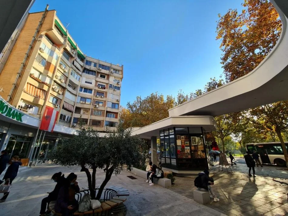 Tirane, jepet me qera apartament 2+1 Kati 10, 113 m² 900 € (9 Kateshet)