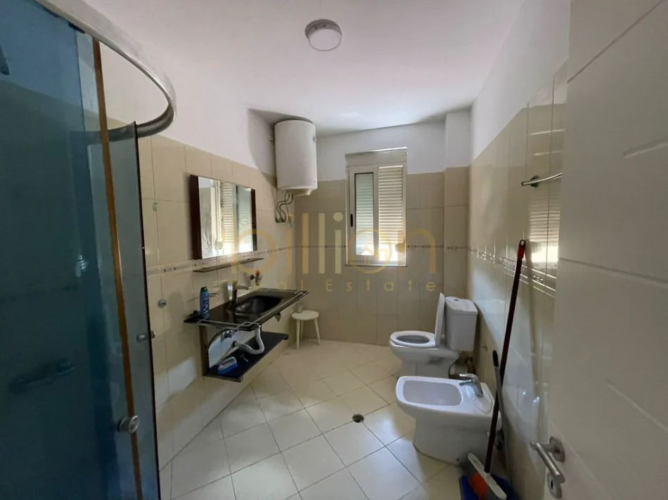Tirane, shitet 3+1+Ballkon , 173 m² 337.000 € (Liqeni i Thate)